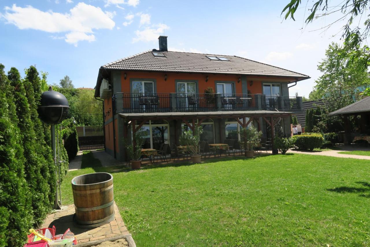 Granit Villa Balatonszarszo Buitenkant foto