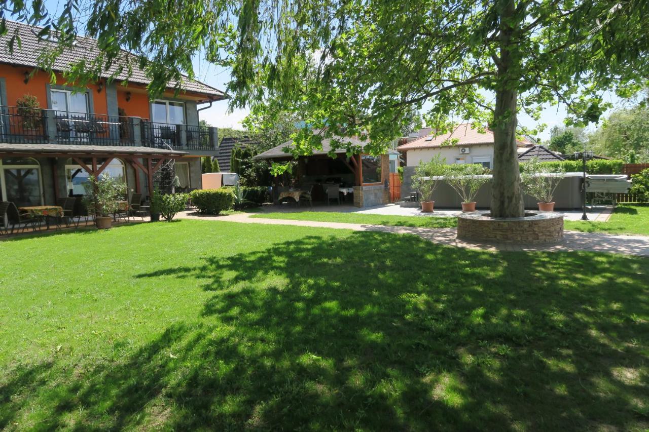 Granit Villa Balatonszarszo Buitenkant foto