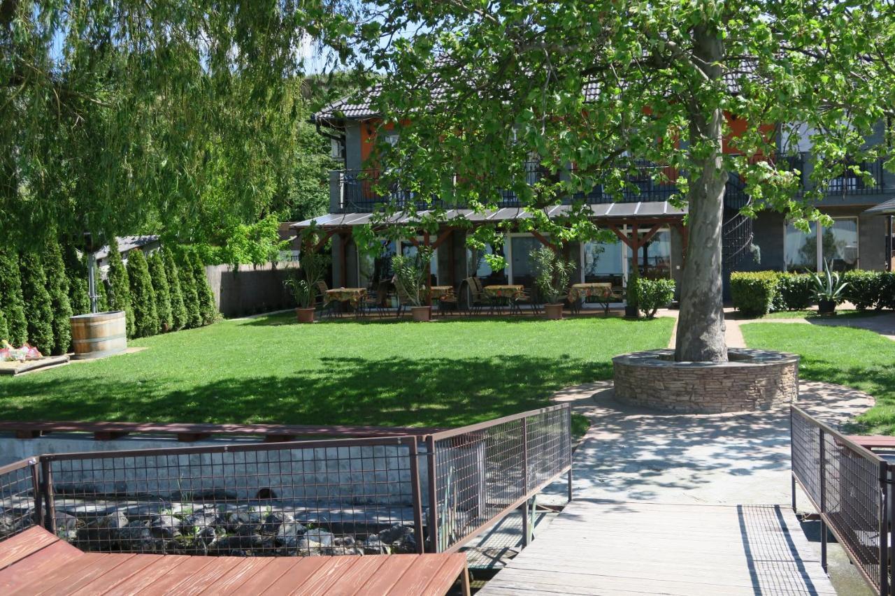Granit Villa Balatonszarszo Buitenkant foto