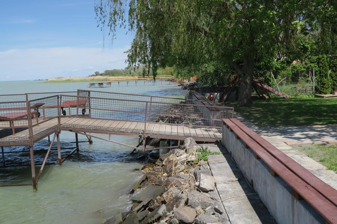 Granit Villa Balatonszarszo Buitenkant foto